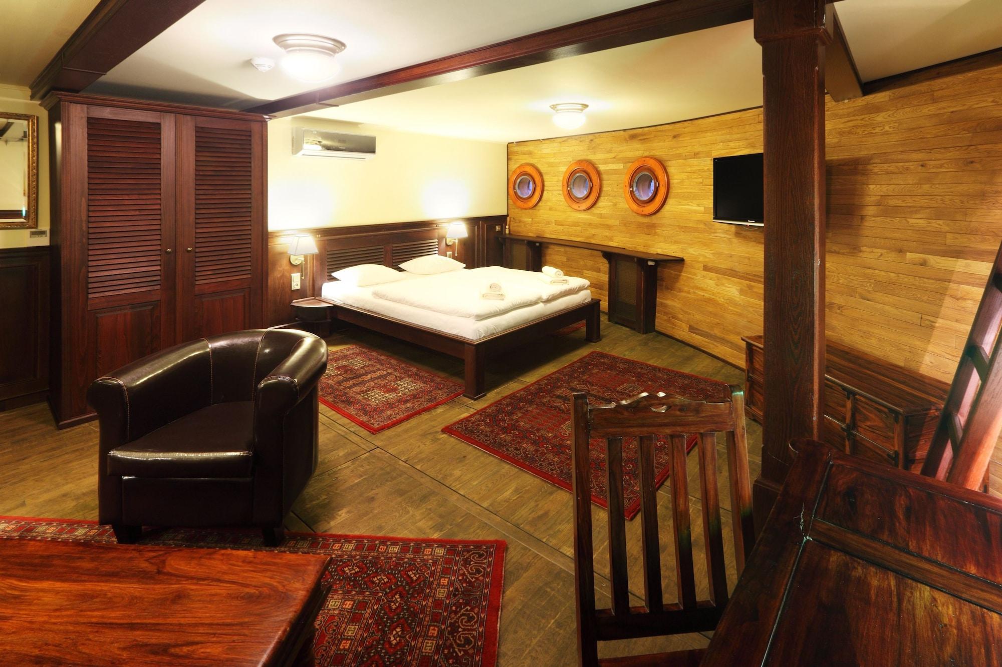 Boat Matylda Hotel na wodzie 4*