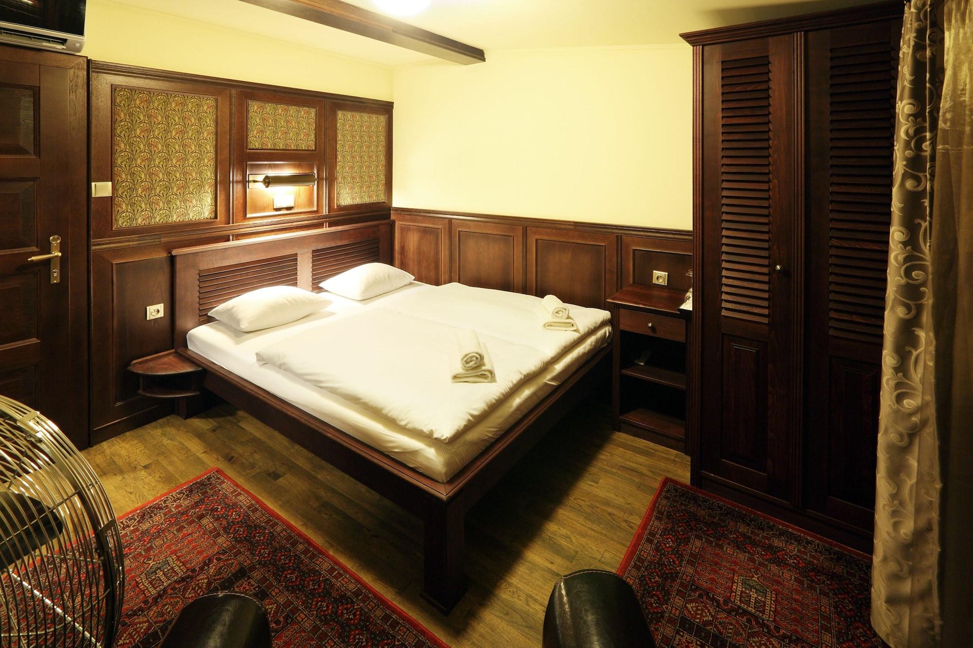Boat Matylda Hotel na wodzie 4*